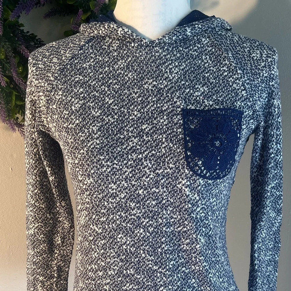 Self-esteem, L hooded shirt/sweater. Knitted lace detail on drop hem, hood,pocke - Picture 3 of 6